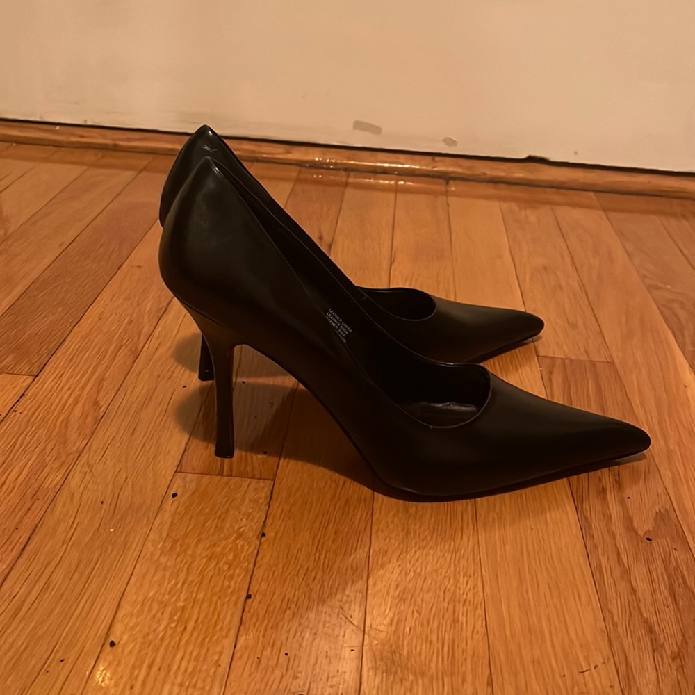 Black 4” stiletto pumps 👠